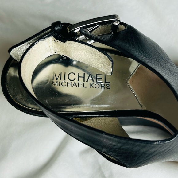 Michael Kors Women’s Josephine Black Leather Wood Wedge Sandals Sz - 9M - Picture 4 of 7